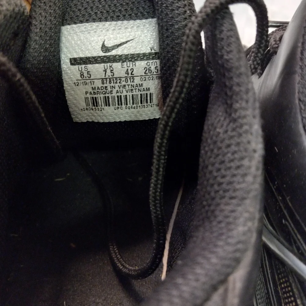 ! 💜 NIKE ALPHA Cleat Sneakers Leather Black & Iridescent  Size 8.5